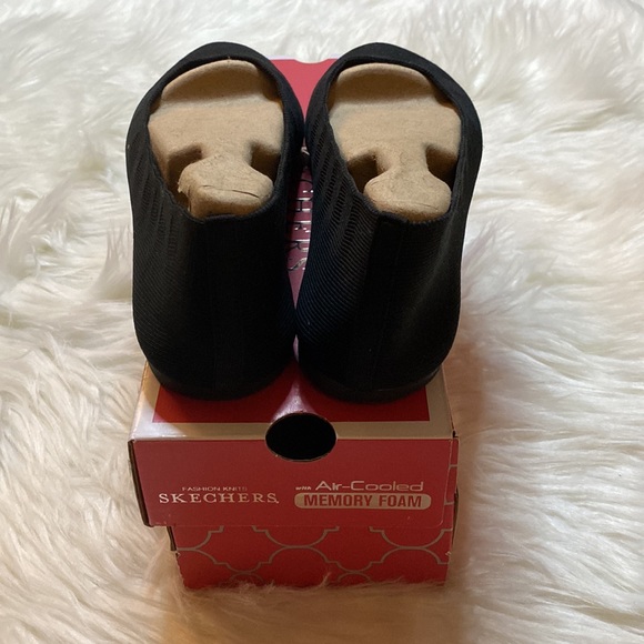 Skechers Flats - Picture 2 of 4